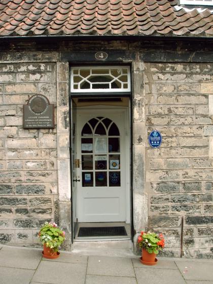 Entrance to Carngie Birthplace